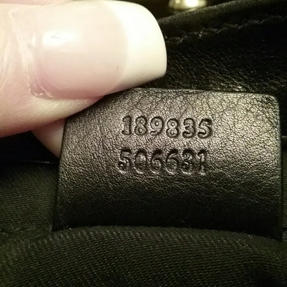 Authentic Gucci Patent Black Purse - Picture 3 of 10